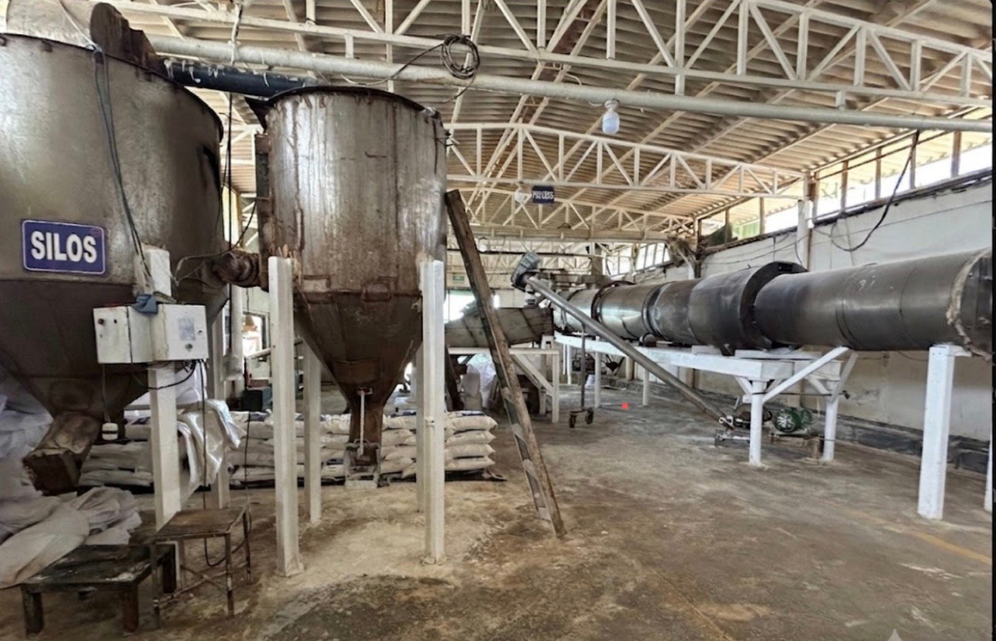 Silos y secadora rotativa